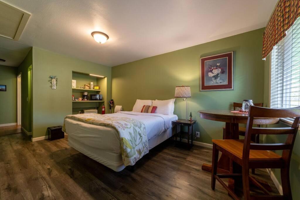 Elk Meadow Cabins 15B Lady Bird - Single Room Orick エクステリア 写真